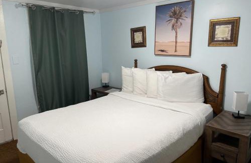 Savannah Beach Hotel | Georgianne Suite Six