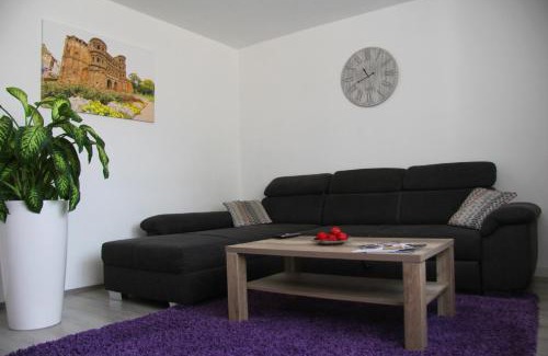 Mitte Apartamento | Geräumige 4 Zimmer Wohnung an den Kaiserthermen