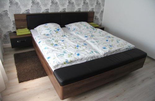 Mitte Apartamento | Geräumige 4 Zimmer Wohnung an den Kaiserthermen
