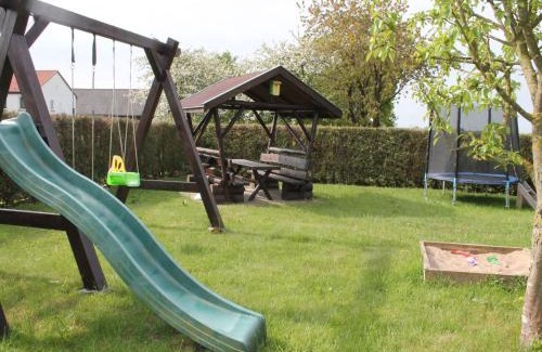 Kroepelin Apartamento | Geräumige Ferienwohnung mit Garten in Brusow, cleaning included