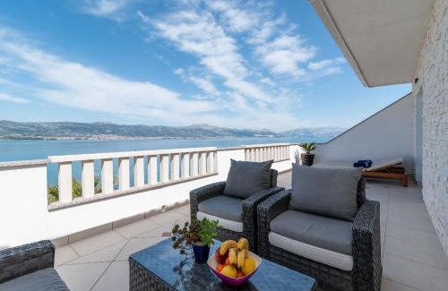 Arbanija Apartamento | Geräumige Ferienwohnung Mit Meerblick