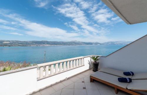 Arbanija Apartamento | Geräumige Ferienwohnung Mit Meerblick