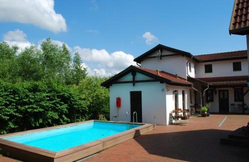 Dargun Apartamento | Geräumige Wohnung in Dargun mit Pool, cleaning included