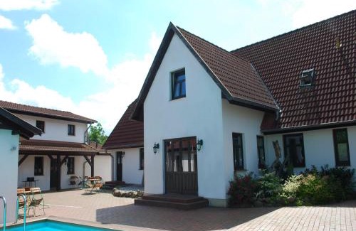 Dargun Apartamento | Geräumige Wohnung in Dargun mit Pool, cleaning included