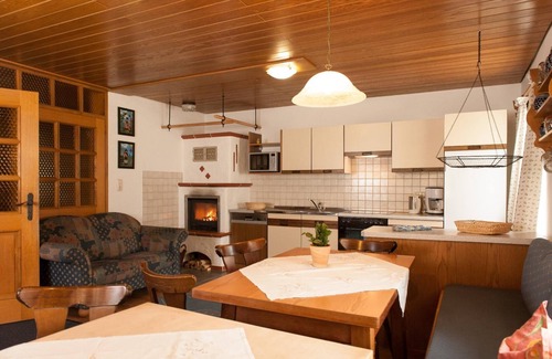 Neuschoenau Apartamento | Geräumiges Ferienhaus in idyllischer Lage, mit Badeweiher