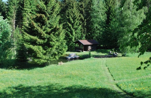 Neuschoenau Apartamento | Geräumiges Ferienhaus in idyllischer Lage, mit Badeweiher