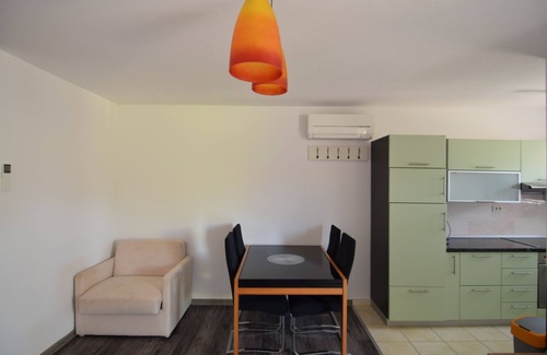 Liznjan Casa | Geräumiges Ferienhaus mit Großer Überdachter Terrasse. Ideal für Große Familien