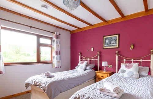 Devils Bridge Casa | Alojamiento acogedor con sauna, estufa de leña y bañera de hidromasaje con vistas a las hermosas colinas de Mid-Wales. Plen