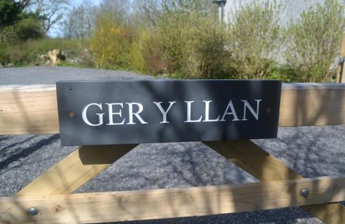 Bodffordd Casa | Ger Y Llan