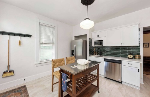 German Village Casa | German Charm Suites Sleeps 8!