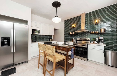 German Village Casa | German Charm Suites Sleeps 8!