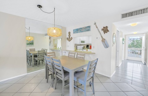 Siesta Key Condominio | Gertrude's Siesta | Bayside Unit, Balcony, Private-Beach, Heated Pools, Pickle, Hot-tub, Tennis!