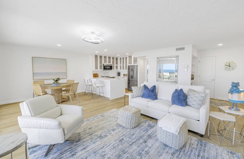 Siesta Key Village Apartamento | Gertrude's Siesta | Oceanview Penthouse | 20 Steps to Beach + Huge Terrace