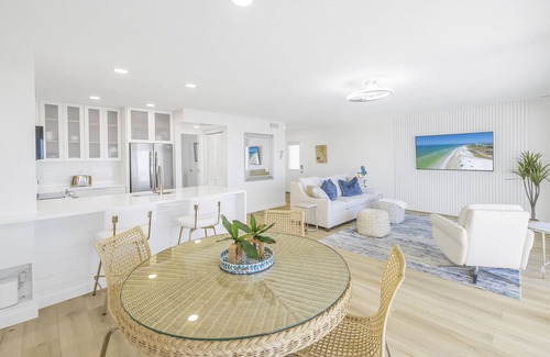 Siesta Key Village Apartamento | Gertrude's Siesta | Oceanview Penthouse | 20 Steps to Beach + Huge Terrace