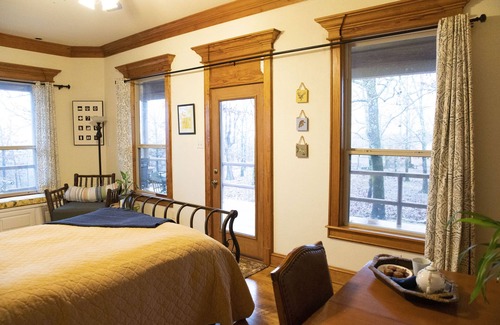 Ferndale Cabina | Obtenga un verdadero sabor de la verdadera hospitalidad sureña y la belleza natural de los bosques.