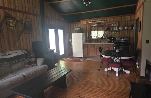 Cuba Cabina | Regrese a la naturaleza en Three Pine Cabin