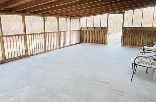 Calhoun Casa | Get comfy and cozy in this cute cottage in Calhoun!