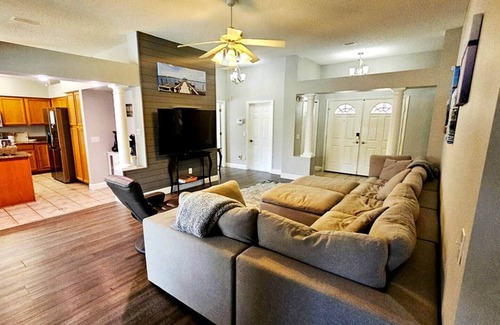 The Villages Casa | You can have it all - Private Pool, Jacuzzi, Golf View, & Golf Cart!