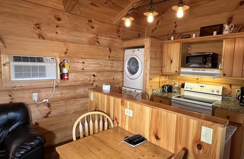 Candler Cabina | Obtener N Luckey, - privado, con bañera de hidromasaje, chimenea, romántico, con vistas, WiFi gratis