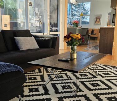 Wheaton-Glenmont Casa | Get Ready for Spring Mid-Century Modern Relaxing, Retreat