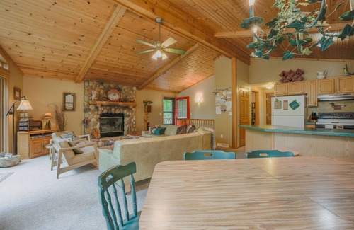 Hayward Casa | * Hipp's Hideaway en Tiger Cat Cove ==> En el lago y en DOS acres arbolados