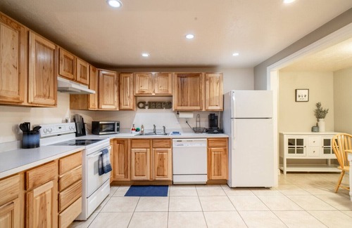 Provo Casa | Get together with family and enjoy the outdoors in this spacious, comfortable home in Utah Valley.