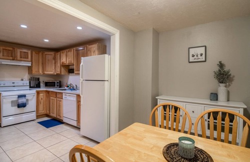 Provo Casa | Get together with family and enjoy the outdoors in this spacious, comfortable home in Utah Valley.