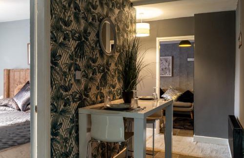 Rotherham Apartamento | Getaway Accommodation with Pool Table and Jacuzzi!
