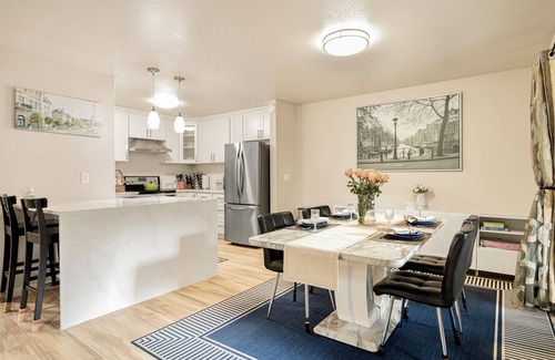 Northwest Bellevue Condominio | Getaway in Downtown Bellevue, WA