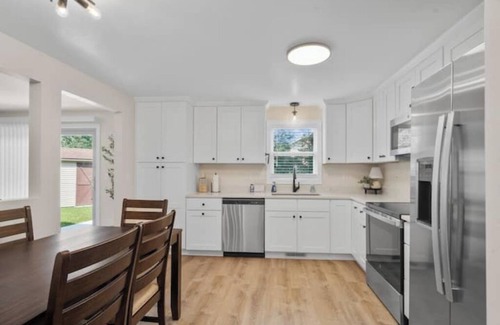 Green Bay Casa | Getaway in GB Updated! Explore & Enjoy the Area