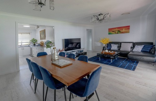 Chain Valley Bay Casa | Getaway Lakefront environmental House with Kayaks Water Views