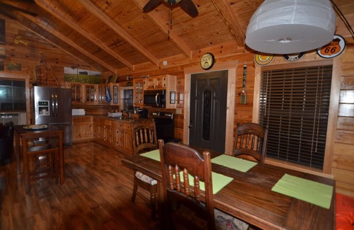 Huntsville Cabina | Caba de madera con estanque de 2 acres