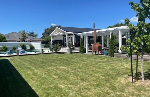 Martinborough Casa | Getaway on Grey - Pool and 4 bedrooms