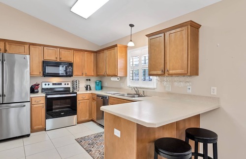 Sebastian Highlands Casa | 🍹🌞 Getaway Paradise! Heated Pool, TV Patio, Fenced, Wifi, Near Beaches!