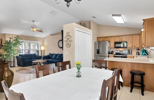Sebastian Highlands Casa | 🍹🌞 Getaway Paradise! Heated Pool, TV Patio, Fenced, Wifi, Near Beaches!