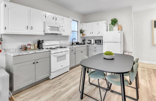 Hackensack River Waterfront Apartamento | Getaway Private Bed Near Trans/NYC/EWR