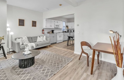 Hackensack River Waterfront Apartamento | Getaway Private Bed Near Trans/NYC/EWR