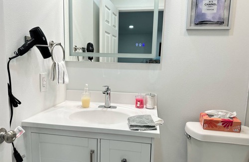 Lutz Apartamento | Getaway / Private SUITE B Tranquility 🏡 close to ✈️ beach, mall, park, zoo