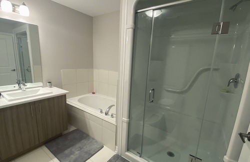 Welland Casa | Getaway spot in Welland, ON - Niagara Falls