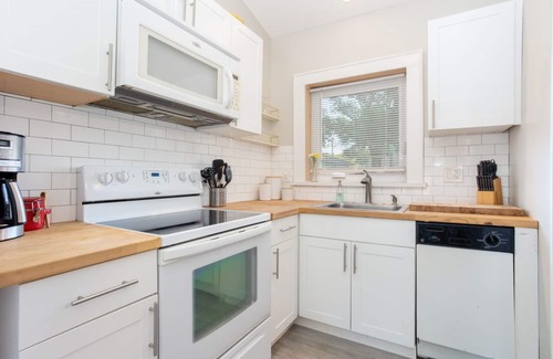 Crescent Lake Cabaña | ★Getaway!★Stocked+2Bikes★beach just short drive away ★WorkfromHome