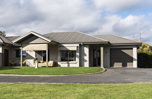 Bombira Casa | Getaway to a Cozy Rural Home in Mudgee