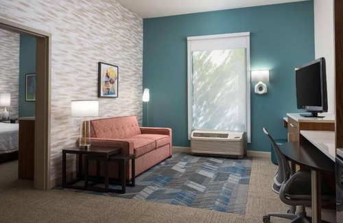 North Charleston Hotel | Getaway to Charleston Bliss! Outdoor Pool, Free Parking and Free Hot Breakfast