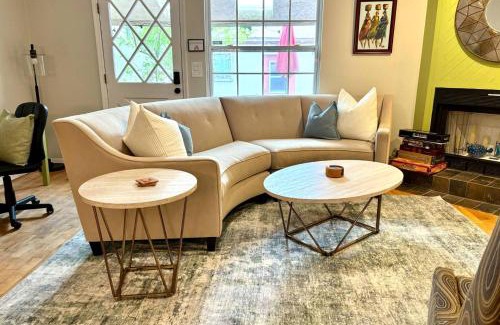 Town N County Park Casa | Getaway to iki Tampa is an End Unit Townhome - Close to Tampa Bay & Downtown - Minutes to Airport
