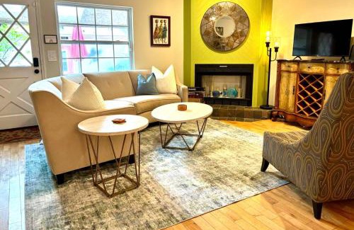 Town N County Park Casa | Getaway to iki Tampa is an End Unit Townhome - Close to Tampa Bay & Downtown - Minutes to Airport