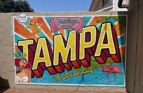Town N County Park Casa | Getaway to iki Tampa is an End Unit Townhome - Close to Tampa Bay & Downtown - Minutes to Airport