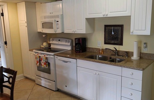 Litchfield by the Sea Condominio | Getaway to Serenity Summerhouse Villa’s at Litchfield by The Sea. REDUCED RATES