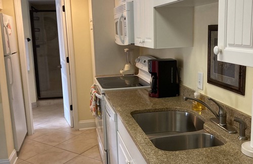 Litchfield by the Sea Condominio | Getaway to Serenity Summerhouse Villa’s at Litchfield by The Sea. REDUCED RATES