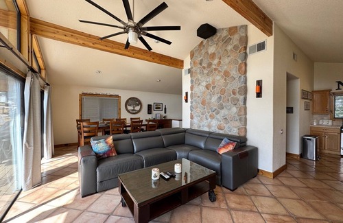 Oak Shores Casa | Escapada a este relajante, cómodo hogar con Internet! Mascota amigable
