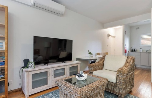 Neutral Bay Apartamento | Getawayz NSW - Bay Court I -Spacious Waterside Studio next to Hayes Beach, Cafes & Ferry!