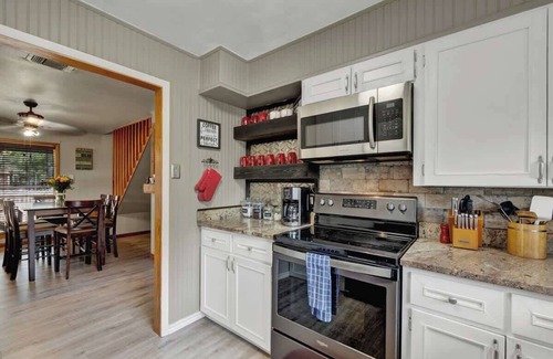 New Braunfels Casa | Gettin' Guada Loopy With Hot Tub & Riverfront